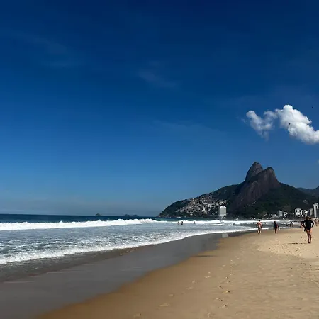 Espacoso E Iluminado, 1 Quadra Da Praia, Ar Condicionado